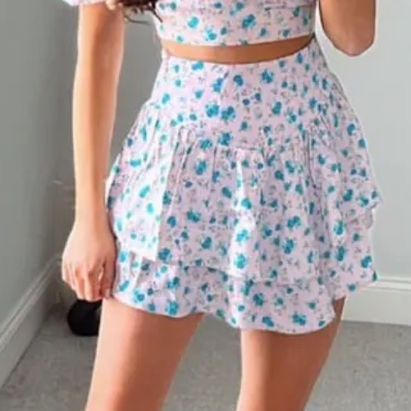 NWT. Zara Light Mauve Floral Print Satin Effect High-Waisted Mini Skirt. Size M. - Picture 5 of 10